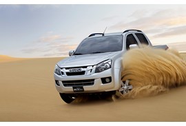 D-MAX LS 3.0 AT (4WD) GIÁ 738 TRIỆU