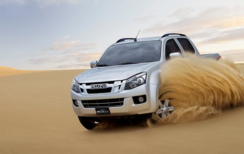 D-MAX LS 3.0 AT (4WD) GIÁ 738 TRIỆU