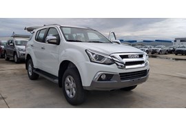 ISUZU MU-X B7 (2WD) GIÁ 738 TRIỆU